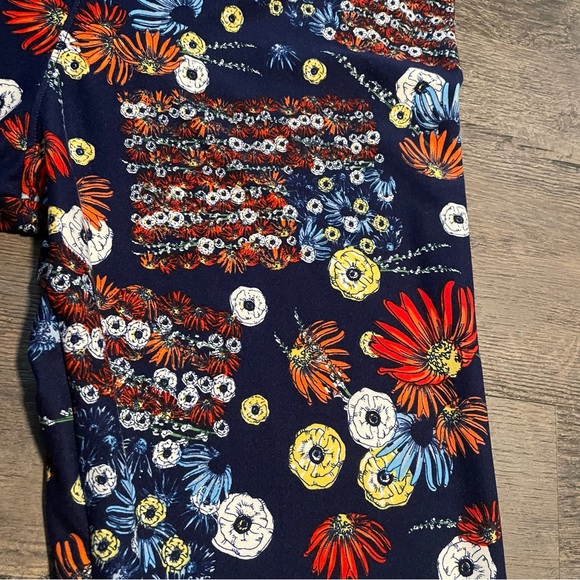 American Flag Floral Leggings.  Women's Size Large / XL.  Buttery Soft. - Picture 3 of 6